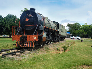 VICTORIA FALLS, ZIMBABWE, AFRICA - December 20, 2017:  A static display of a former South African 16DA steam engine that sits in a small park - obrazy, fototapety, plakaty