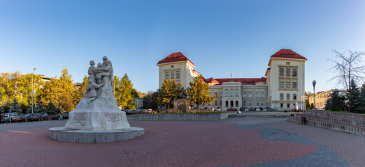 Unity Monument and Grigore T. Popa University of Medicine and Pharmacy