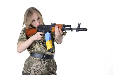 Beautiful female soldier wearing camouflage uniform and aiming with a rifle with Ukrainian flag isolated on a white - 553610820