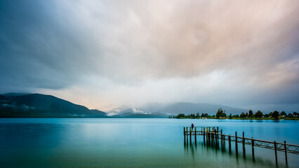 Naklejka premium Lake Te Anau and Cloudy Evening