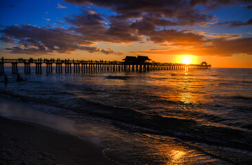 Fototapeta premium sunset on the beach naples florida 