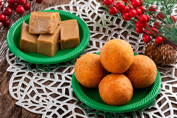 Traditional Colombian christmas food - Buñuelos y natilla