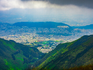 Quito desde la montaña. Ecuador