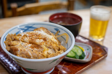 カツ丼　定食　昼食