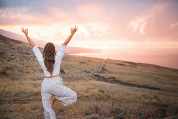 Fototapeta na wymiar Sunrise Yoga in Hawaii