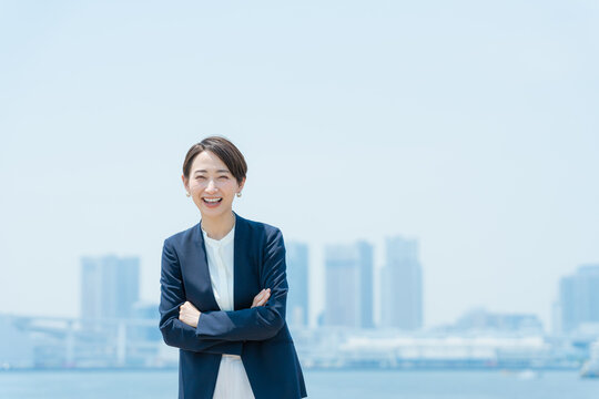 女性の腕組み の画像 9 414 件の Stock 写真 ベクターおよびビデオ Adobe Stock