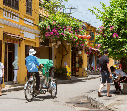 Vietnamese rickshaw (Cyclo) in Hoi An, Vietnam　ベトナム・ホイアンの人力車（シクロ）