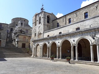 Petralia Soprana, piazza principale con Chiesa Madre