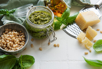 Green basil pesto