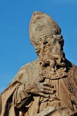 Würzburg, Bischof Friedrich auf der Alten Mainbrücke