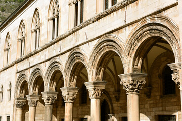 Fototapeta na wymiar Rector's palace porch and vaulted arcade with Renaissance styled individualized column capitals in the old town of Dubrovnik, Croatia