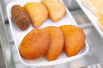 Salgados e risoles fritos