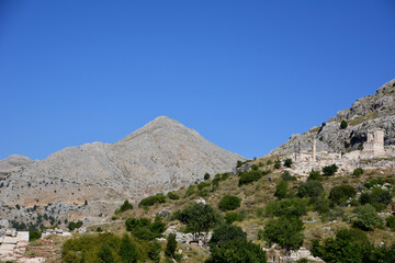 Fototapeta na wymiar ancient town Sagalassos with clear blue sky and mountains on background 