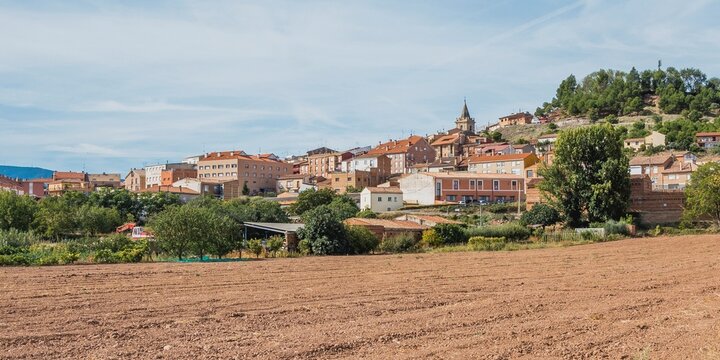 Pilgrims on the road leading to the town of Navarrete, La Rioja, Spain, Europe