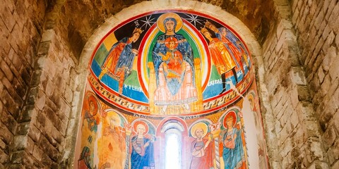 Detail of the apse paintings. Adoration of the Magi and Mary, central apse. Santa Maria de Taüll...