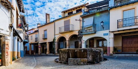 Plazuela de la fuente de los Tres Chorros, source of Tres Chorros little square. Jewish Quarter. Guadalupe, Cáceres, Extremadura, Spain, Europe