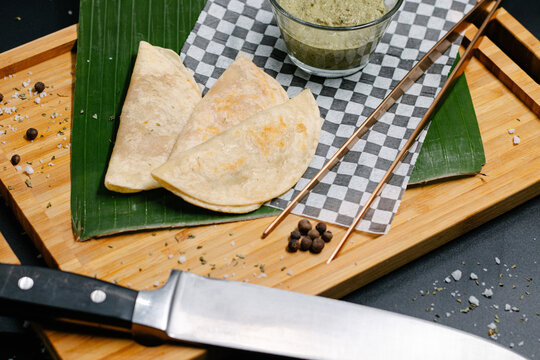 Quesadillas con cuchillo, pimienta y alioli de habanero 