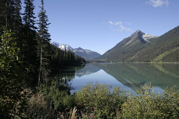 Fototapeta na wymiar Gebirgslandschaft mit See in Kanada