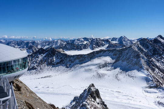 Aussicht auf den Pitztaler Gletscher und die Berge des &Ouml;tztals