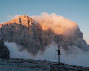 dolomiti di brenta all'alba
