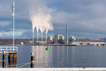 Kiel, 8. Dezember 2022, der erste Schnee diesen Jahres ist gefallen. Winterliche Impressionen in der Innenstadt, dem Hiroshimapark und dem Hafengebiet