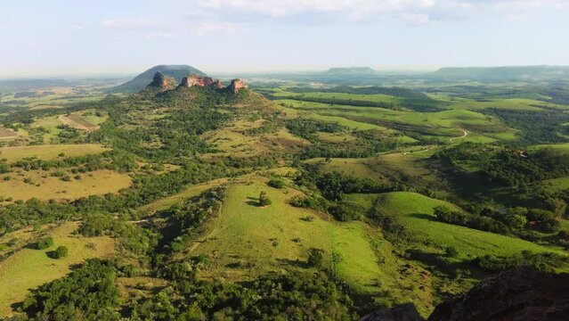 Panoramic view of Mount Three Stones from the Indian stone in the region of the cities of Botucatu, Bofete and Pardinho. Interior of the state of S&atilde;o Paulo. Brazil.
