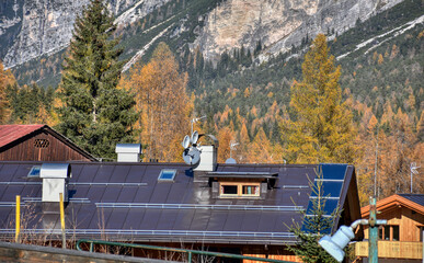 Cortina d’Ampezzo, Dach, Satellitenantenne, PV, Photovoltaik, Schüssel, Antenne, Internet,...