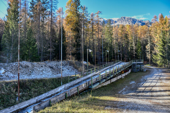 Cortina d&rsquo;Ampezzo, Bobbahn, Start, Anlauf, Rampe, Steil, Gel&auml;nder, Schr&auml;g, Beschleunigung, Startbereich, Startbereich, Kunsteisbahn, James Bond, 007, Cortina, Bobsport, Skeleton, Eiskanal, Kanal, Beto