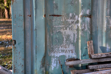 Container, Eisenbahn, genormt, Behälter, Transport, Sowjetunion, Russland, Eisenbahngesellschaft, vergessen, abgestellt, grün, Metall, Struktur, Wald, Herbst, Herbstwald, ISO, ISO-Container, 40-Fuß-Co