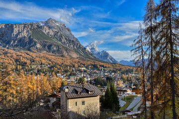 Cortina d’Ampezzo, Cortina, Stadt, Kirche, Skiort, Norditalien, Dolomiti Superski, Dolomiten,...