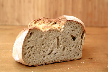 Frisches Holzofenbrot