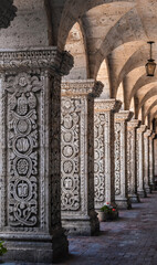 Obraz premium Impressive Arches of the Cloister of the Iglesia de la Compañía (Church of the Society of Jesus) in Arequipa, Peru