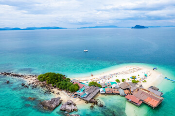 Obraz premium View of a tropical island in the sea