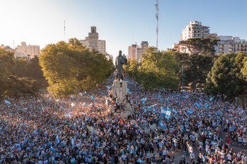 Celebración Argentina pasa a la Final del Mundial 2022 Catar, Festejo en el Monumento a San Martin...