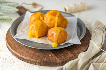 Rabanadas poveiras with egg cream and cinnamon