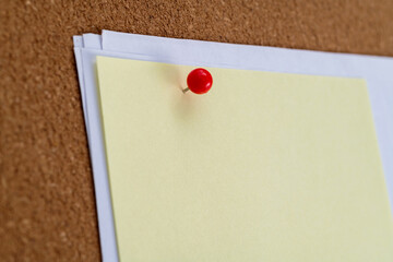 Blank note on cork board