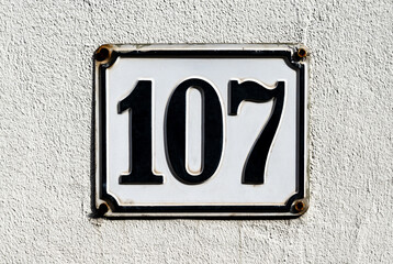 Hausnummer 107