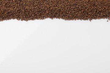 The seeds of kyeolmyeong tea are used as medicine for headaches and constipation, lowering the liver, brightening the eyes
 결명차의 씨. 간열(肝熱)을 내리고 눈을 밝게 하며 두통, 변비에 약재로 쓴다