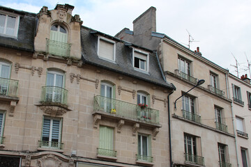 Fototapeta na wymiar art nouveau (?) flat building in verdun in france 