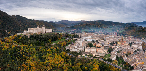 Fototapeta na wymiar panorama view of historic Spoleto with the Rocca Albornoziana fortress and cathedral
