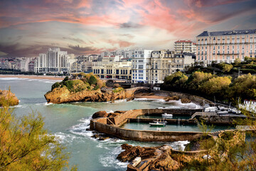 Magnificent sunset over the beach of Biarritz and its fishing port - 553973057