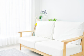  ソファーのある無人のリビング風景