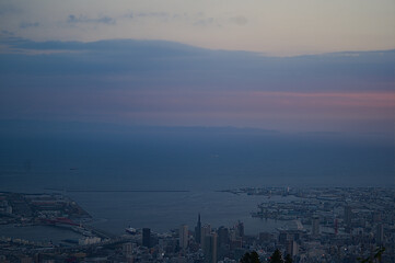 Fototapeta premium Dusk in Osaka Bay, viewed from Kikuseidai, Mt. Maya, Kobe
