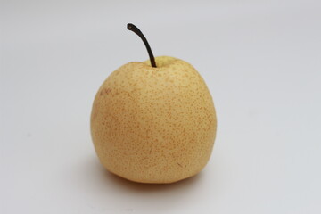 a close up of a pear isolated on a white background. healthy food concept photo. water-rich fruit.