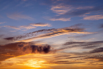Fototapeta na wymiar Nubes al amanecer