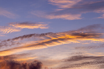 Fototapeta na wymiar Nubes al amanecer