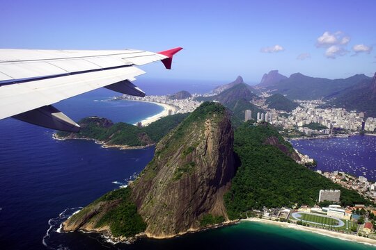 Takeoff from Santos Dumont Airport (VCP), in the foreground the world-famous Sugarloaf Mountain of Rio de Janeiro, Brazil.