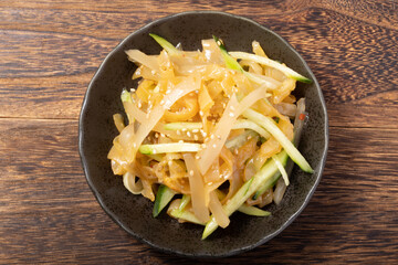 ザーサイとキュウリの中華クラゲ和え