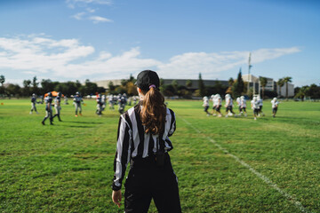 Mujer arbitro en partido de futbol americano  © MiguelAngelJunquera
