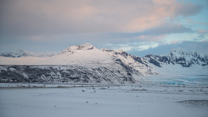 Fototapeta na wymiar Montagnes d'Islande